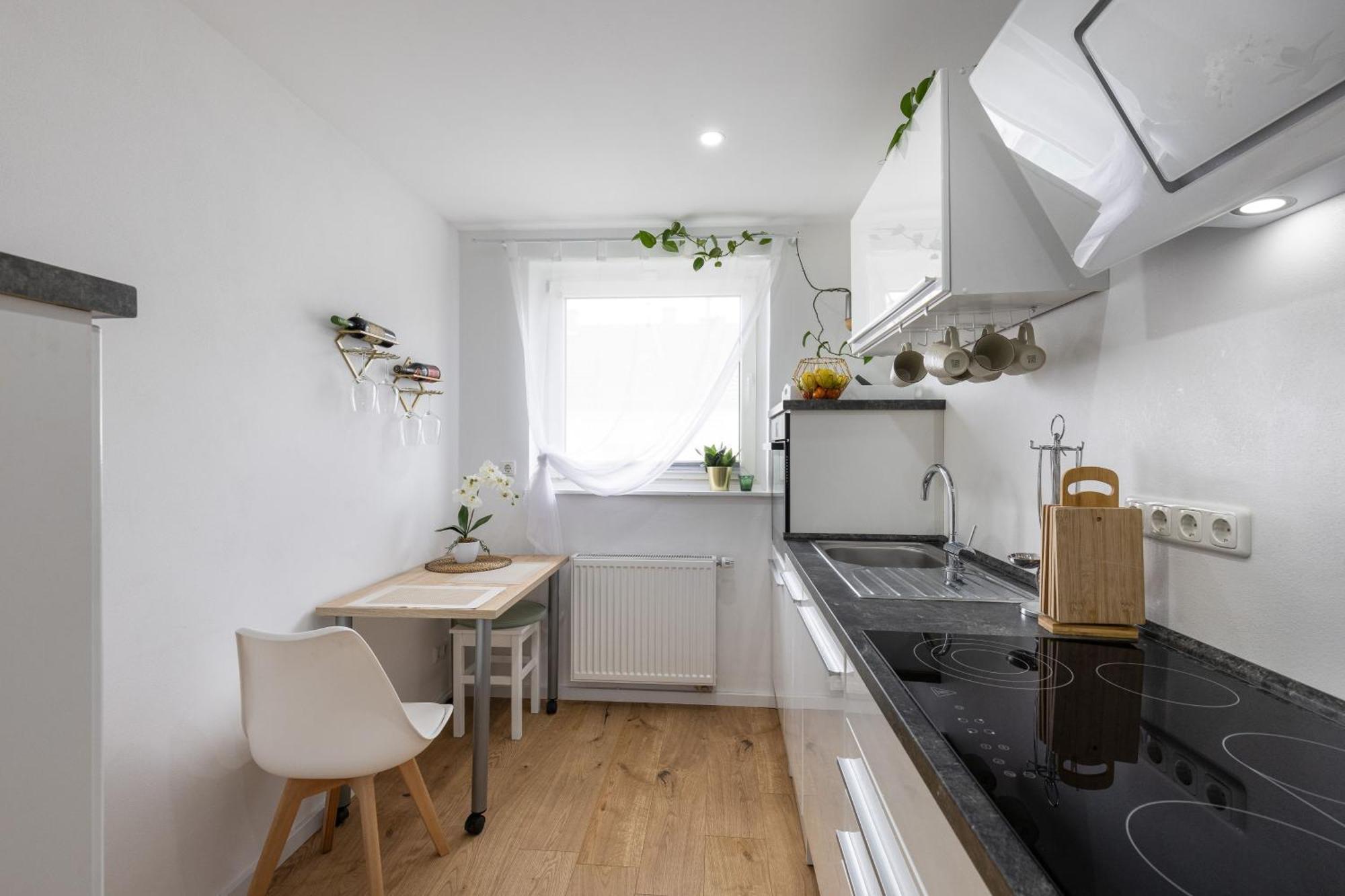 Schoenes, Modernes Apartment Mit Zwei Schlafzimmern - Zentral Mit Balkon Fuer 6 Personen Montabaur Luaran gambar
