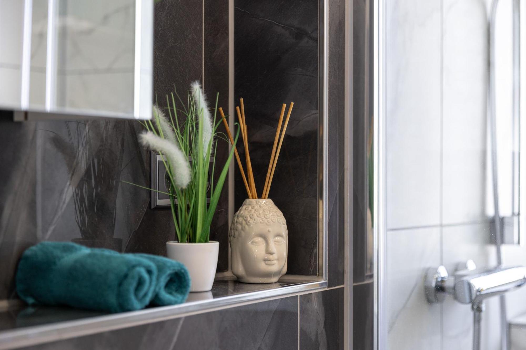 Schoenes, Modernes Apartment Mit Zwei Schlafzimmern - Zentral Mit Balkon Fuer 6 Personen Montabaur Luaran gambar