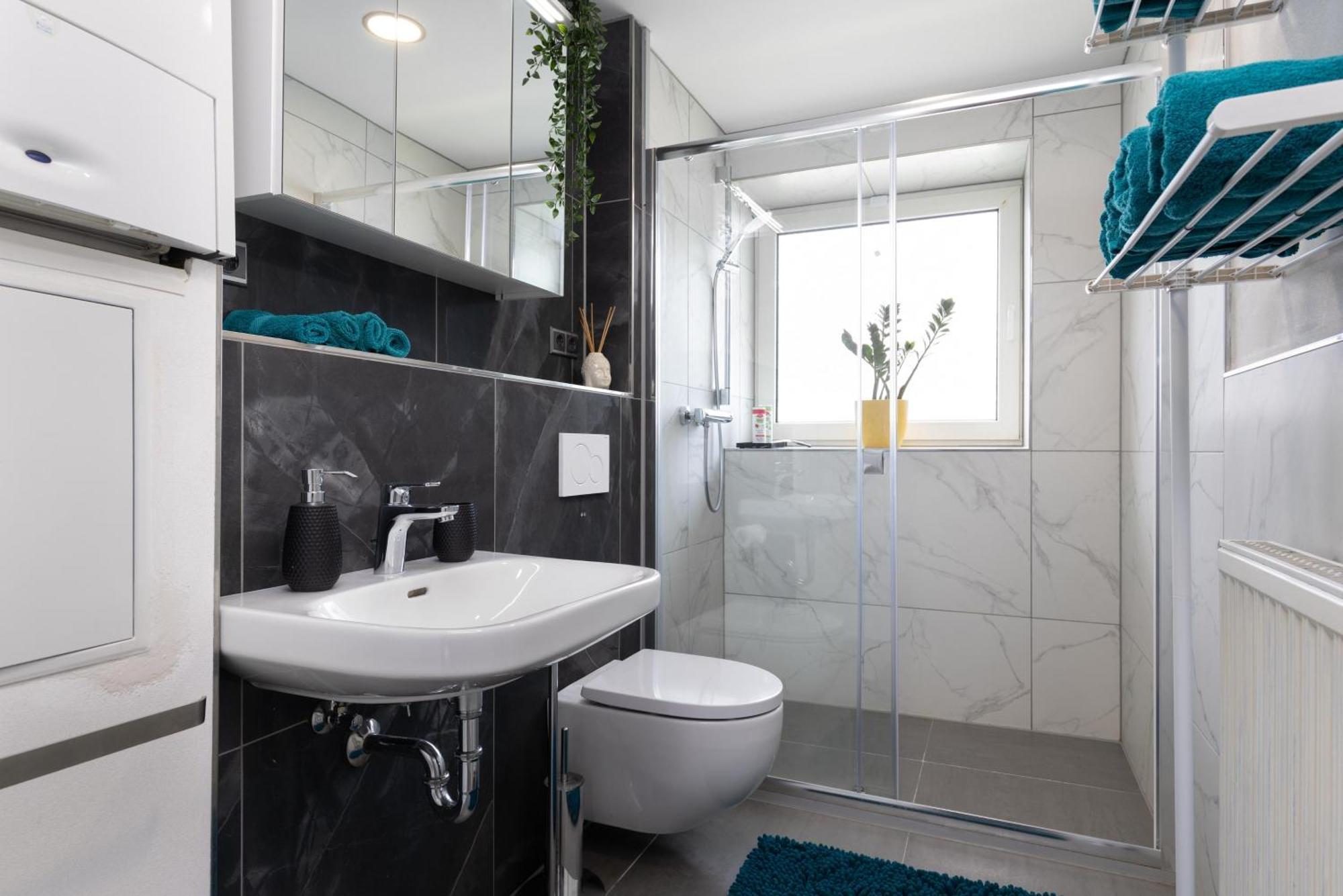 Schoenes, Modernes Apartment Mit Zwei Schlafzimmern - Zentral Mit Balkon Fuer 6 Personen Montabaur Luaran gambar