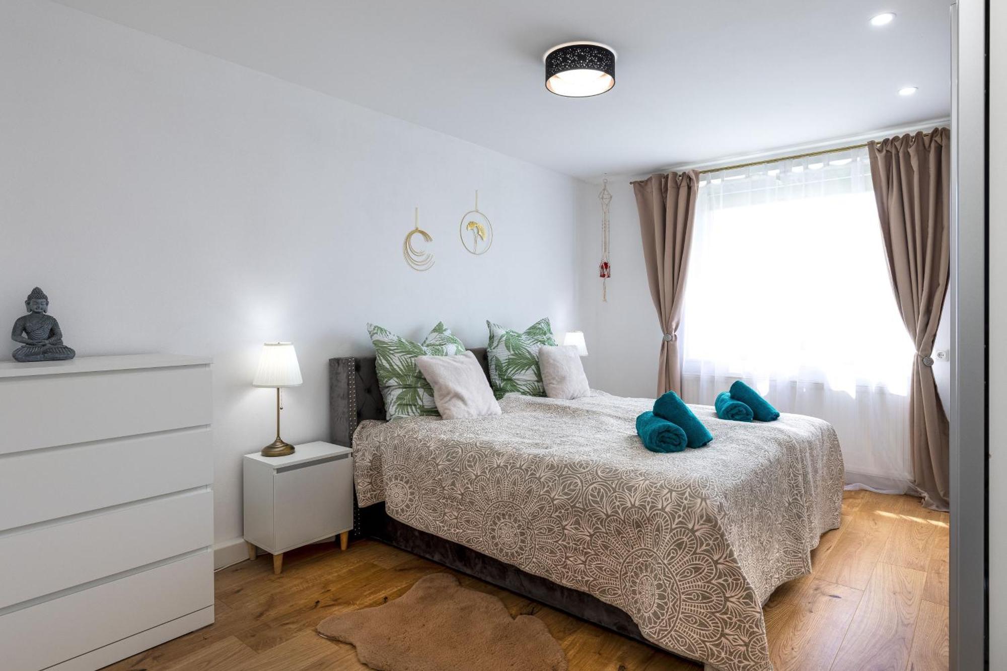 Schoenes, Modernes Apartment Mit Zwei Schlafzimmern - Zentral Mit Balkon Fuer 6 Personen Montabaur Luaran gambar